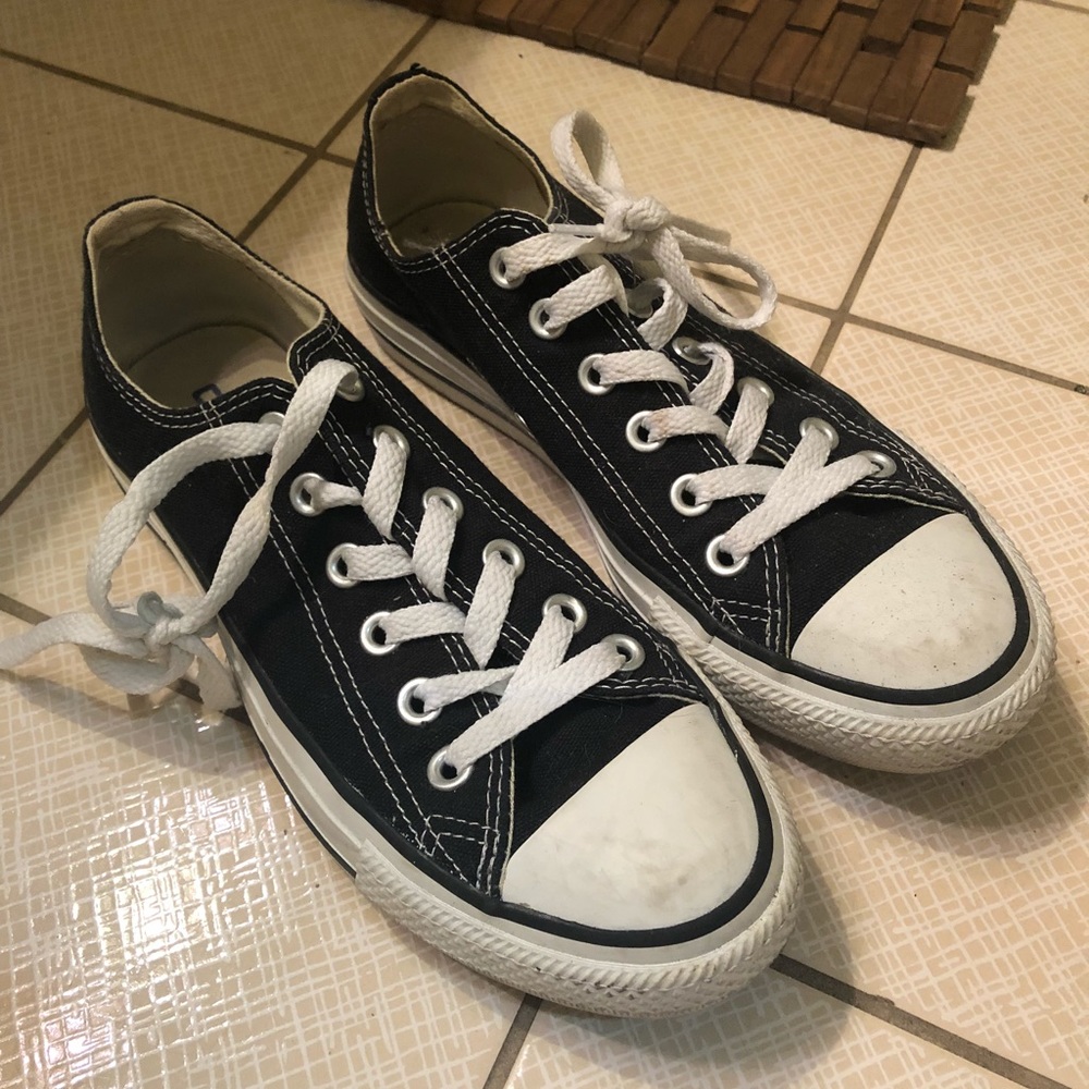 Black converse BARELY WORN Size 6.5